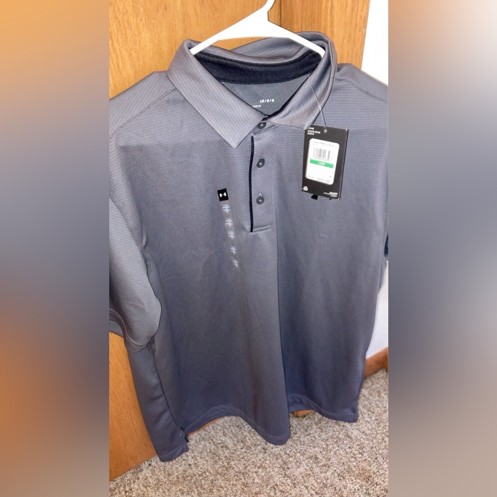 Men’s grey under armor shirt size L. Brand new.